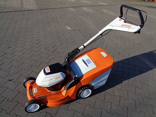 Stihl AKKU Rasenmaeher